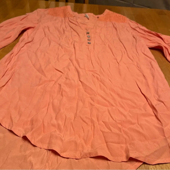 Love Marks blouse, size Small - Picture 2 of 4